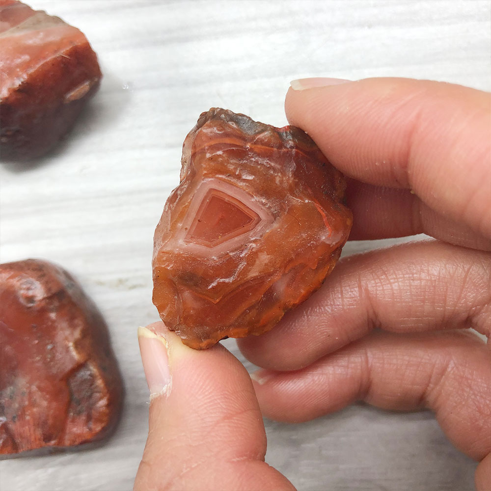 Aquarium Decoration Rock - 1 PC สุ่มหยาบดิบ Carnelian สีแดง Agate